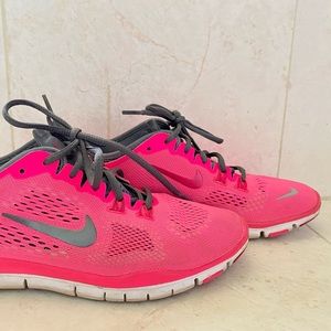 Nike Shoes - Nike Free Runs 5.0 Nike Shoes - Nike Free Runs 5.0